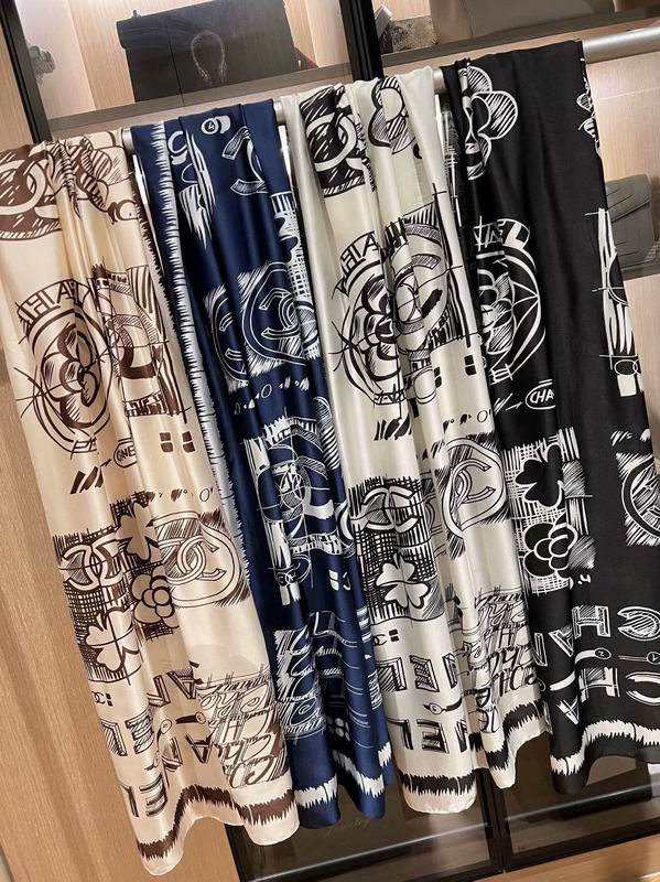 Chanel silk scarf 180X90cm E030119